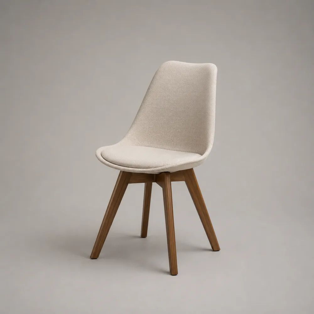 Sedia da pranzo imbottita in tessuto beige con schienale curvo e gambe in legno massello, 48 x 55 x 84 cm