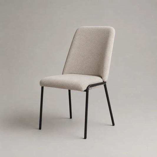 Sedia da pranzo imbottita in tessuto beige con telaio in metallo nero, 48 × 56 × 86 cm
