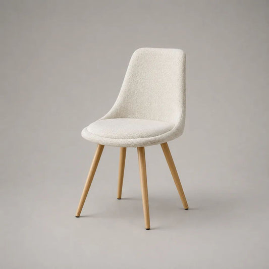 Sedia da pranzo imbottita in tessuto bouclé con gambe in legno, crema e naturale, 49 x 56 x 84 cm