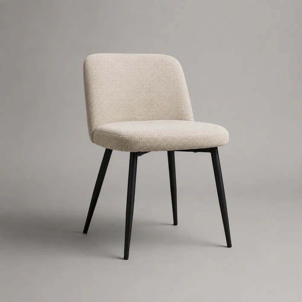 Sedia da pranzo imbottita in tessuto bouclé beige con gambe in acciaio nero, 50 x 56 x 82 cm